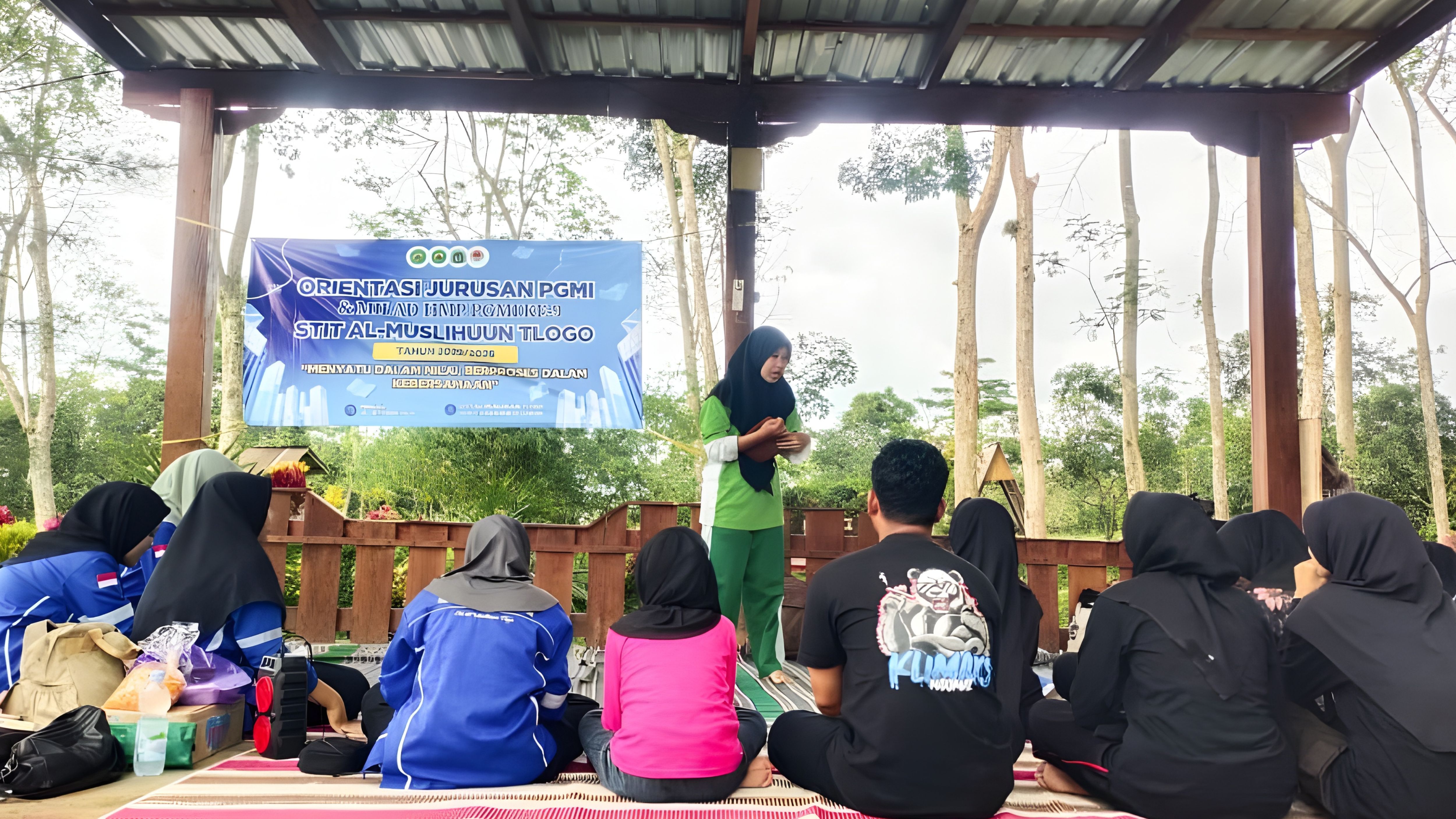 Pecah Tawa di Bon C Garum: Mahasiswa Baru PGMI STIT Al-Muslihuun Akrabkan Diri di Alam Terbuka